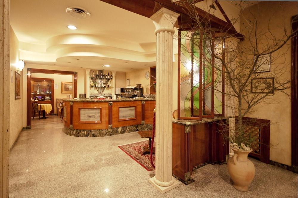 Hotel Phi Ambra 3*