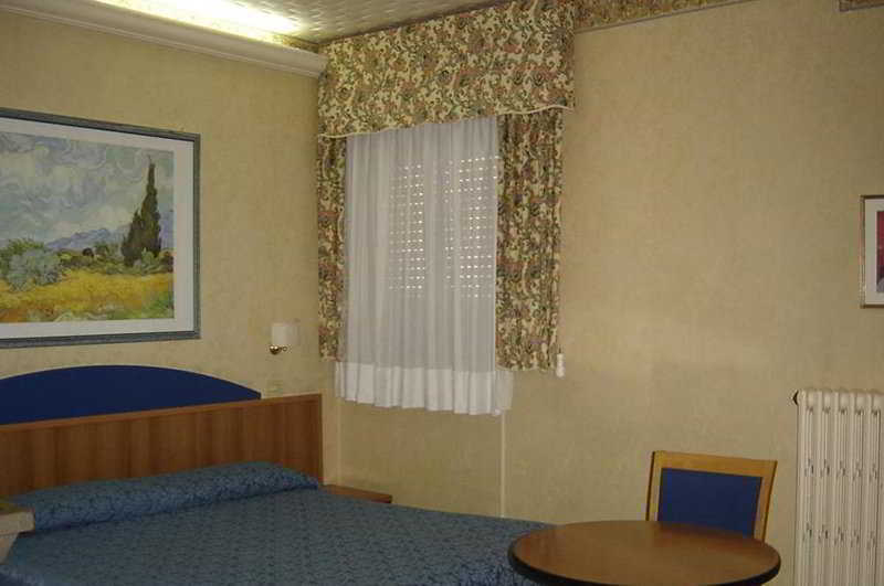 Hotel Phi Ambra 3*